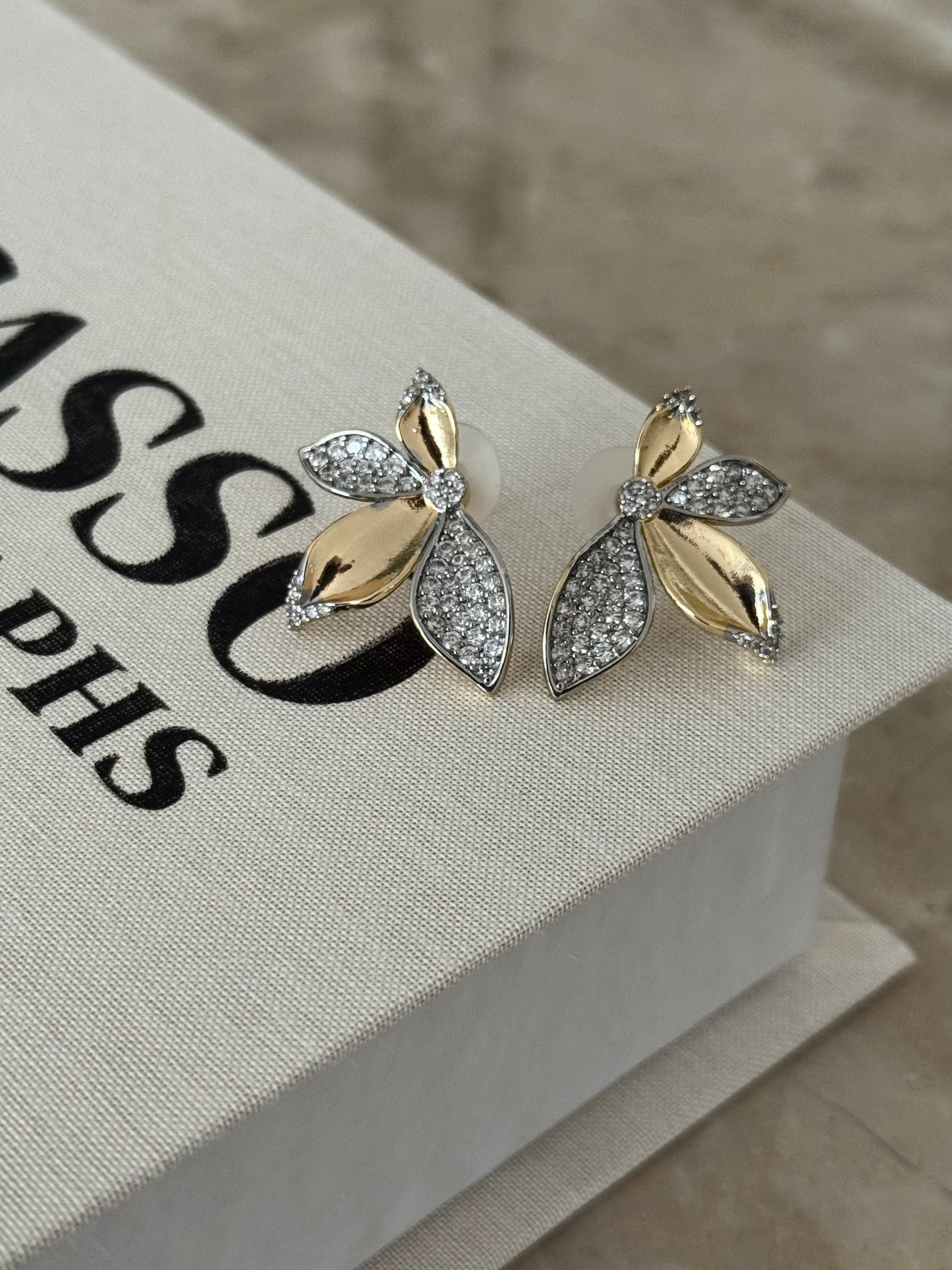 VIP Taşlı Lotus Küpe