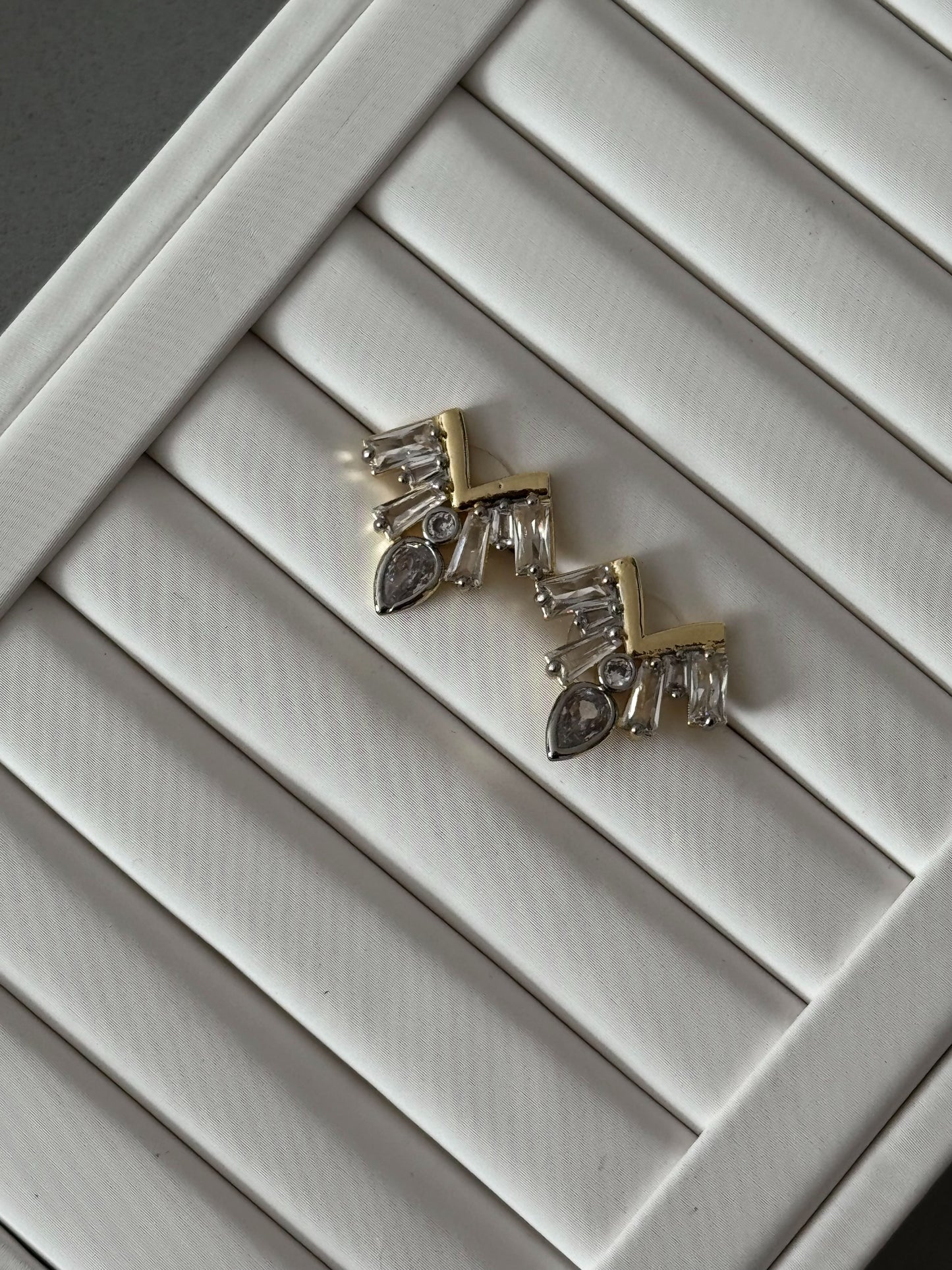 Özel Seri V-Glow Küpe