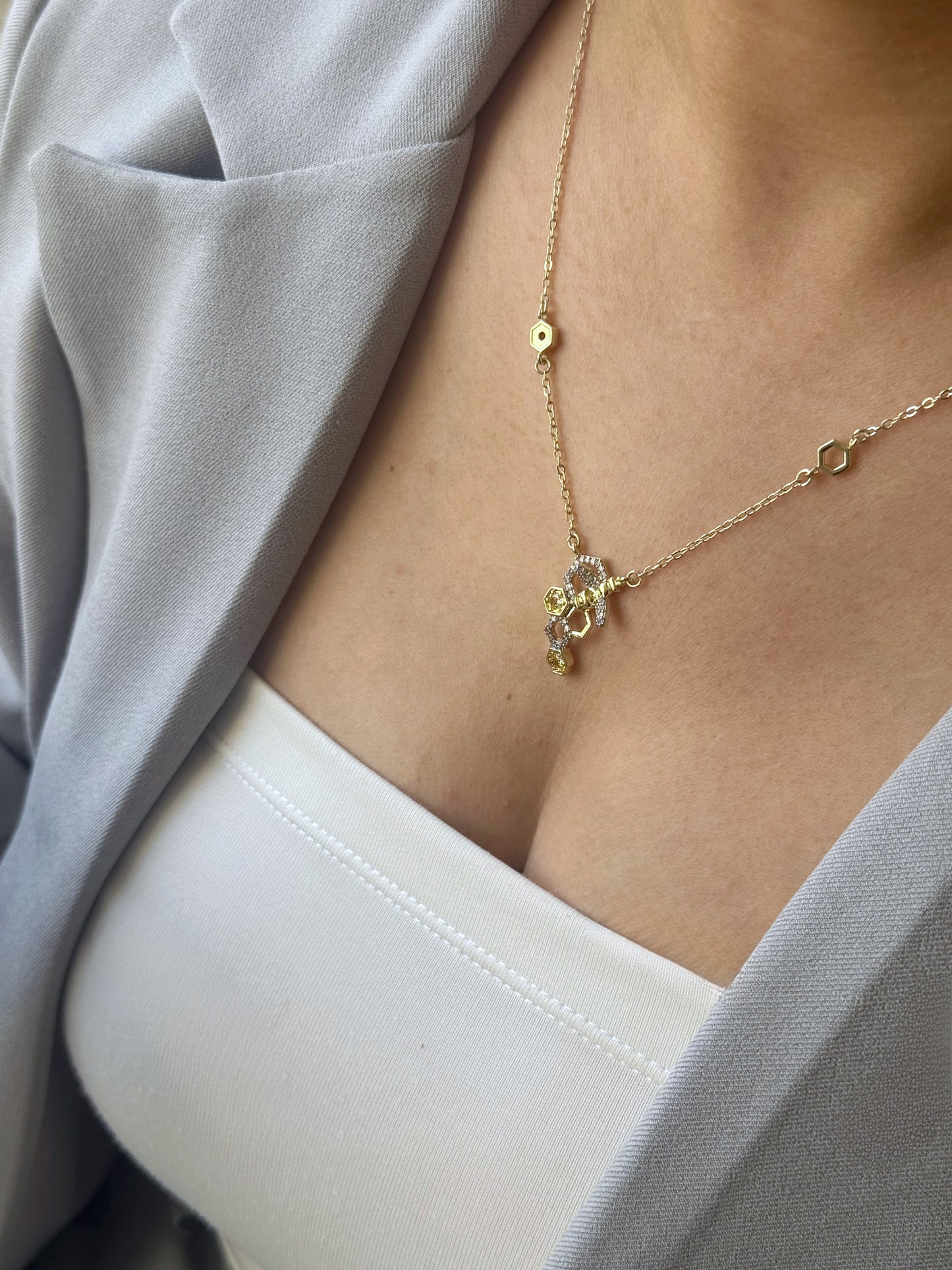 Özel Seri Sallantılı Petek Kolye